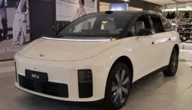 Новият i6 SUV на Li Auto постига пробег от 811 км с нова батерия, разработена от компанията