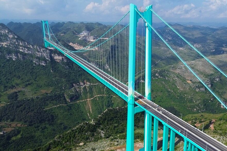 Huajiang_Canyon_Bridge1