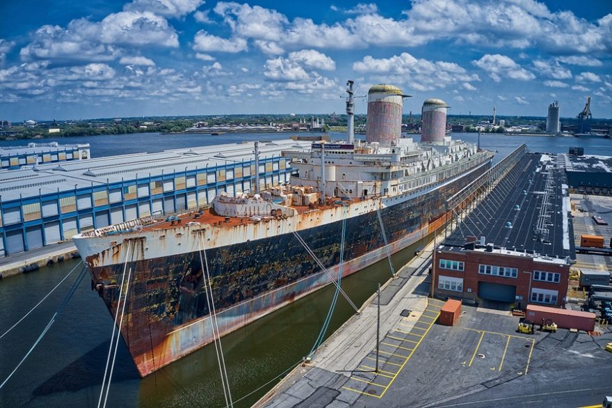 SS_United_States_HDR_off_Bow